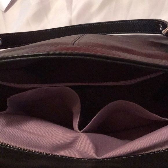 Authentic Coach Shoulder Bag. - Picture 4 of 8